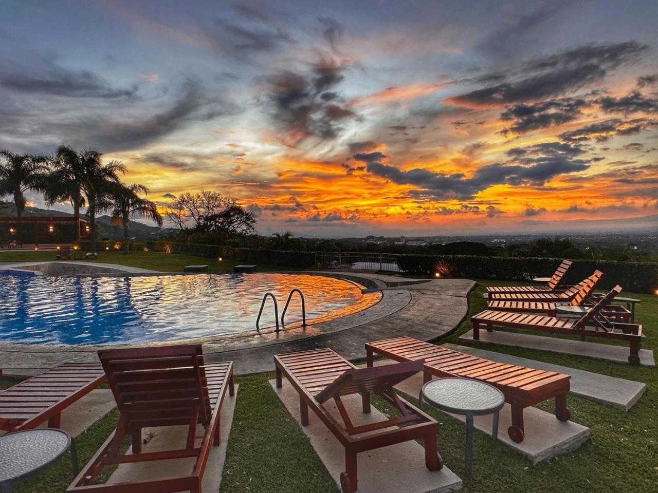 Cr Mariposa Rentals Comfortable Penthouse, Ac, Pool, Gym, Tennis Santa Ana  Esterno foto